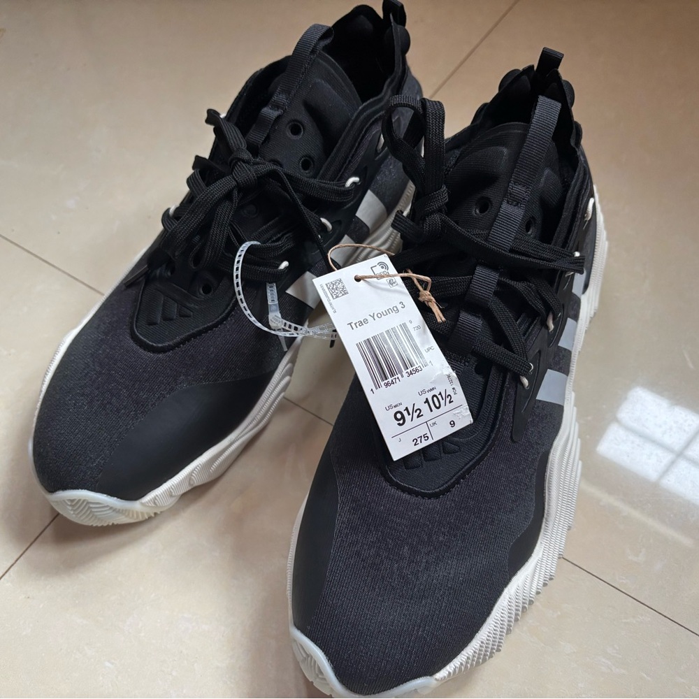 NWT Adidas Black and White Athletic Shoes 9.5 Men